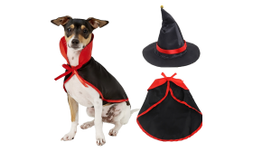 Costume de vampire pour chien, noir et rouge, fabriqué en satin, léger, durable, et réglable pour un port confortable.