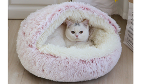 Lit pour animal en forme de chausson, rose, intérieur moelleux, matériau doux, confort deluxe et qualité durable.