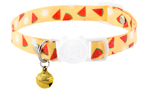 Collier anti-traction pour chat, design pastèque, ajustable et léger, avec boucle blanche et clochette dorée.