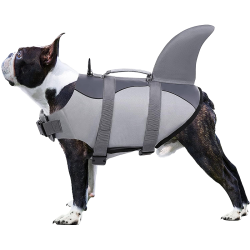 Gilet de sauvetage pour chien à thème requin, sangles sécurisées, flottaison assurée. Convient à tous types de chiens.