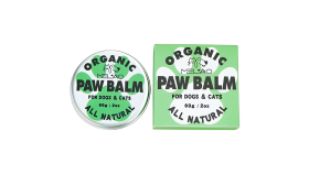 Baume Bio pour les Pattes des Chiens et Chats Boîte verte et blanche de baume bio pour pattes de chiens et chats, 60g, pour apaiser et protéger les coussinets.