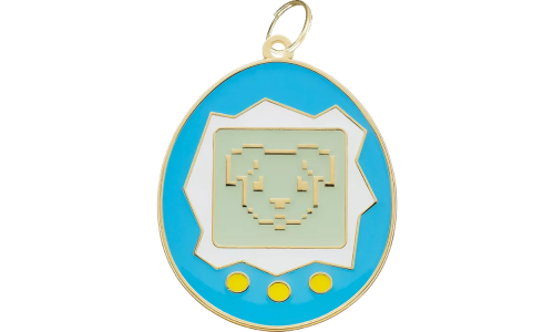 Médaille chien Tamagotchi rétro avec visage de chien pixellisé et boutons jaunes, anneau doré, pour une touche nostalgique.